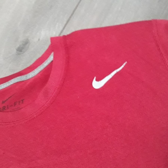 NIKE DRI FIT RED WORKOUT SHIRT MEDIUM - Picture 4 of 4